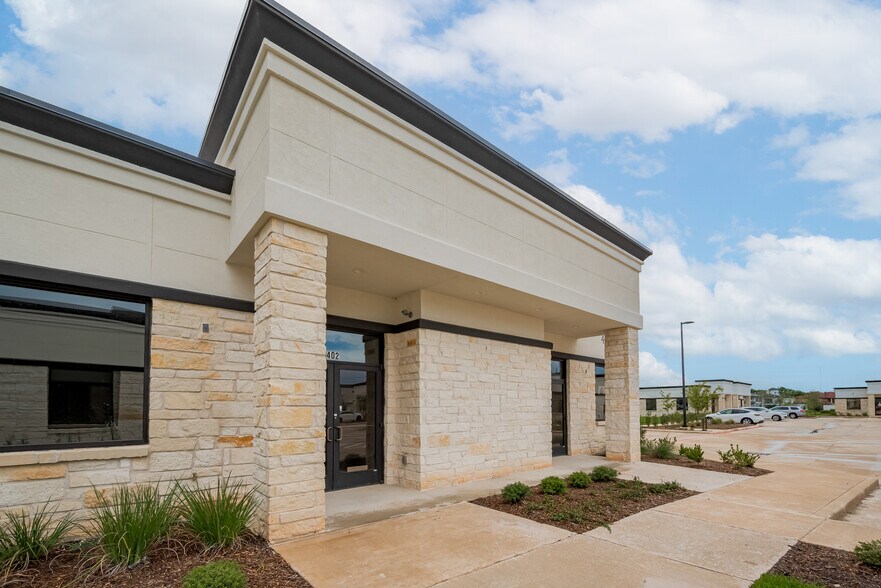 5501 Cabrera Dr, Sugar Land, TX à louer - Photo de l’immeuble – Image 3 sur 50