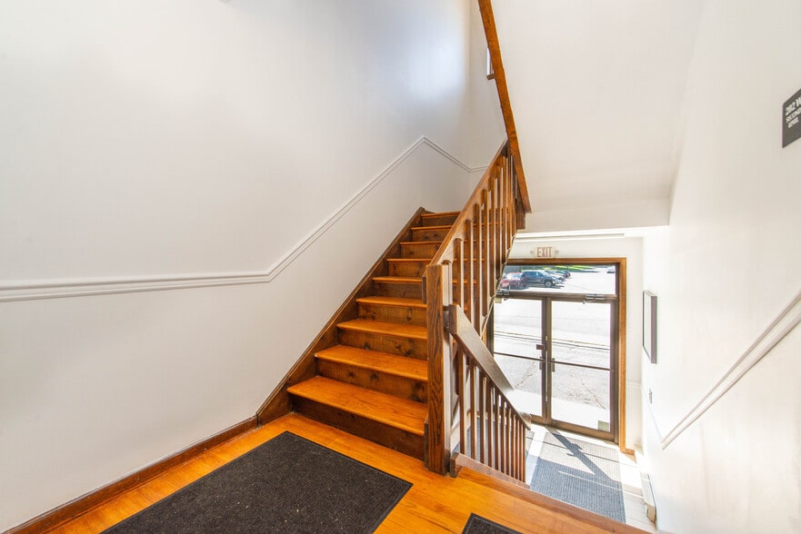 16 Chestnut St, Emerson, NJ à louer - Photo de l’immeuble – Image 3 sur 14