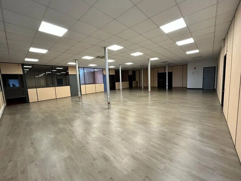 Bureau dans Châtenoy-le-Royal à louer - Photo de l’immeuble – Image 3 sur 4