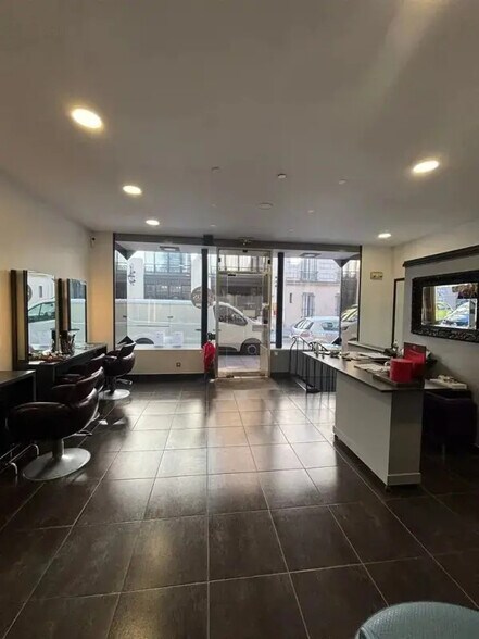 29 Rue De L'Arcade, Paris à louer - Photo de l’immeuble – Image 2 sur 9