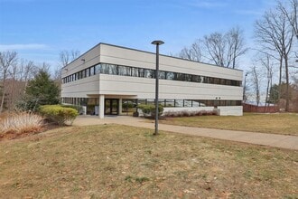 160 Chapel Rd, Manchester, CT à louer Photo de l’immeuble– Image 2 sur 37