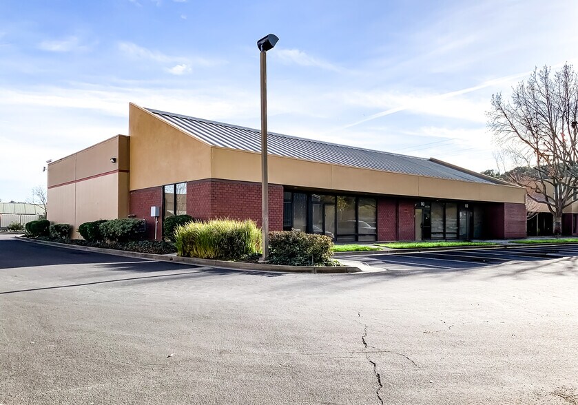 999 Andersen Dr, San Rafael, CA à louer - Photo de l’immeuble – Image 1 sur 2
