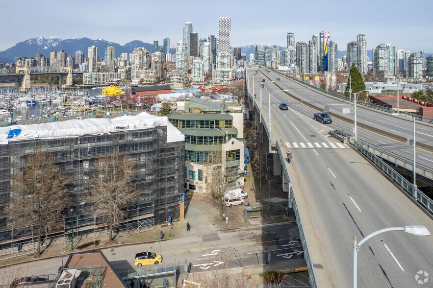 1505 2nd Ave W, Vancouver, BC à louer - Photo principale – Image 1 sur 7