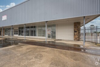 8101-8155 W Camp Bowie Blvd, Fort Worth, TX à louer Photo de l’immeuble– Image 2 sur 6