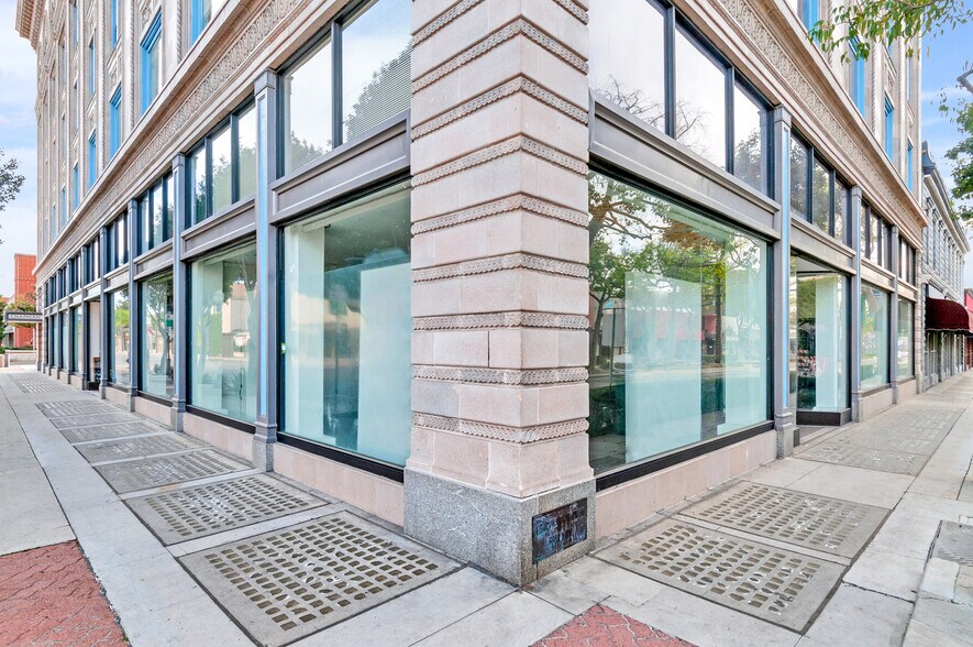 110 E Wilshire Ave, Fullerton, CA à louer - Photo de l’immeuble – Image 3 sur 5
