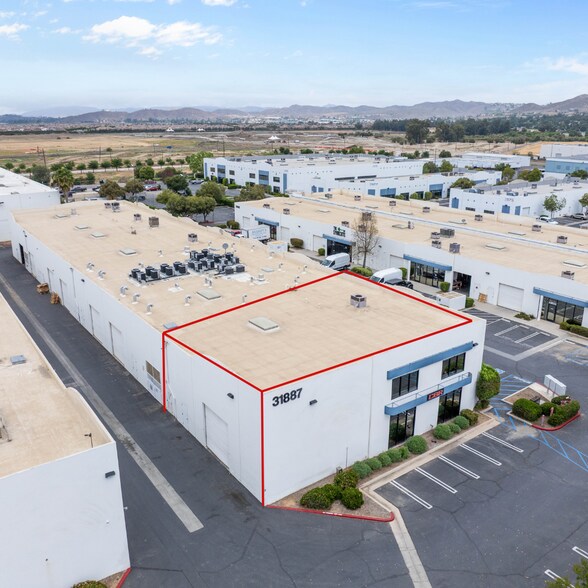 31887 Corydon Rd, Lake Elsinore, CA à vendre - Photo de l’immeuble – Image 1 sur 9