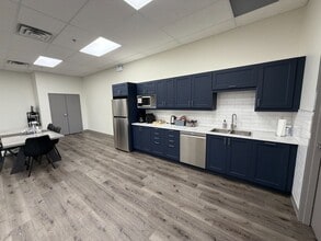 45 Eric T Smith Way, Aurora, ON à louer Photo de l’immeuble– Image 1 sur 14