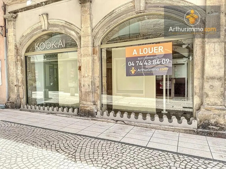 1 Rue Du Tribunal, Bourgoin-Jallieu à louer - Photo de l’immeuble – Image 3 sur 9