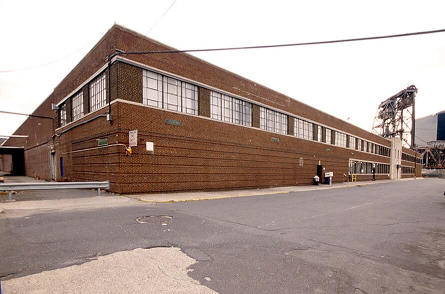 1000 1st St, Harrison, NJ à louer - Photo de l’immeuble – Image 3 sur 9