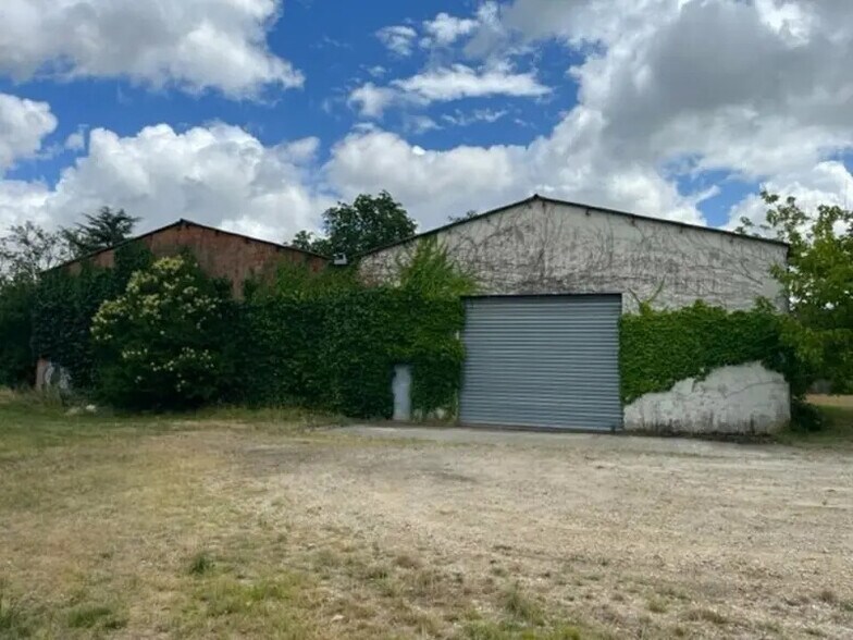 Local d'activités dans Saint-Loubès à vendre - Photo de l’immeuble – Image 1 sur 7