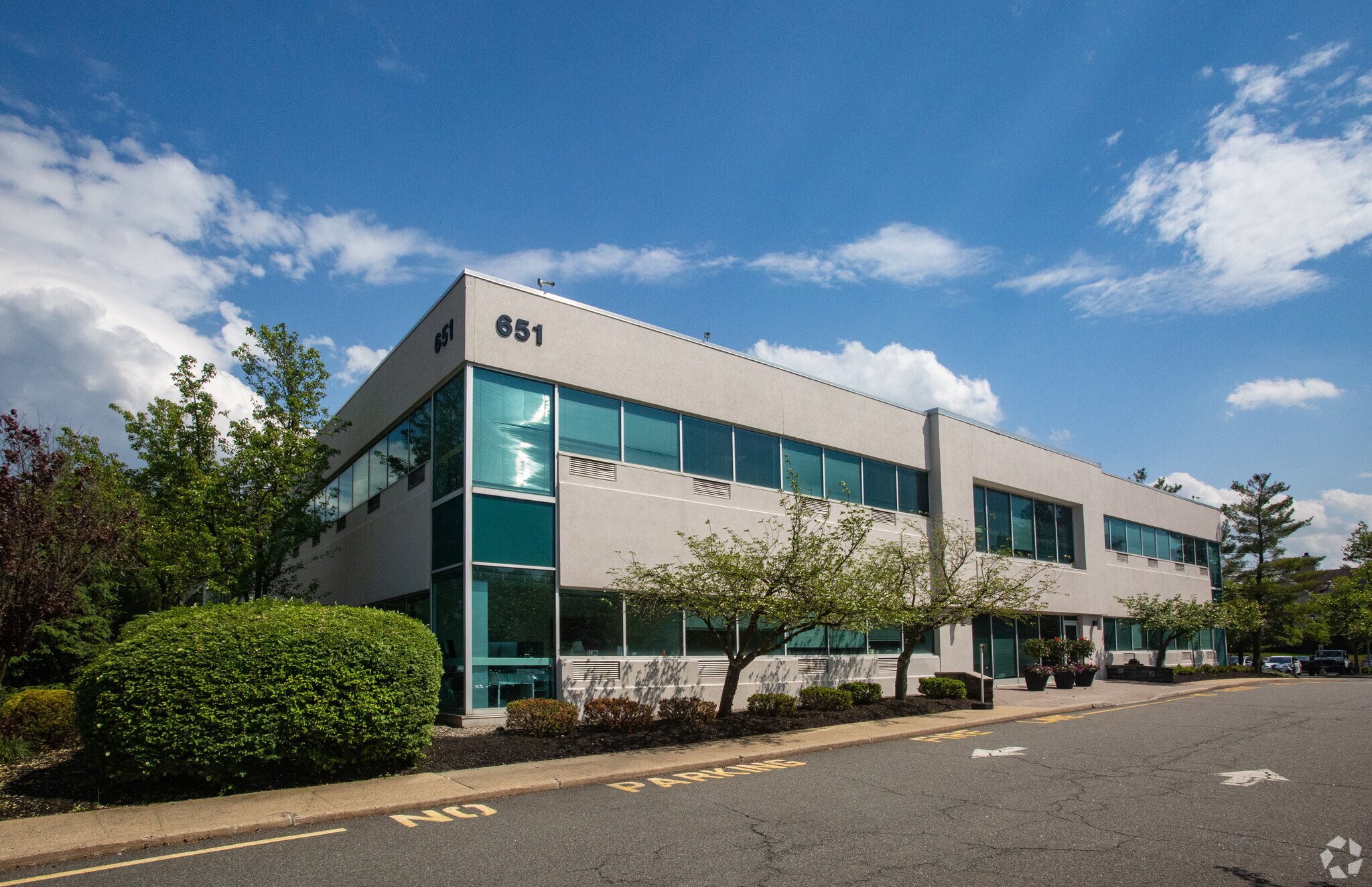 651 Old Mount Pleasant Ave, Livingston, NJ à louer Photo de l’immeuble– Image 1 sur 14