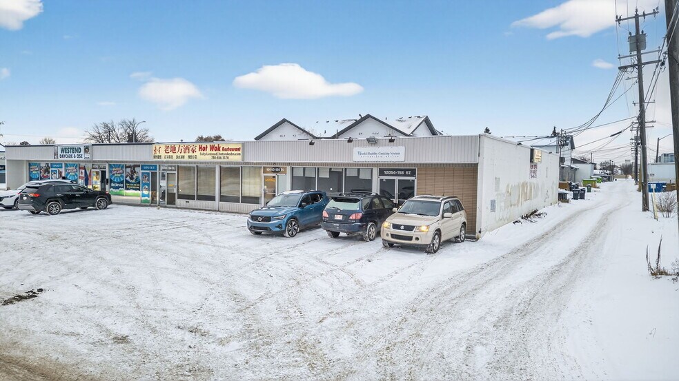 10054 158 St NW, Edmonton, AB à louer - Photo de l’immeuble – Image 3 sur 15