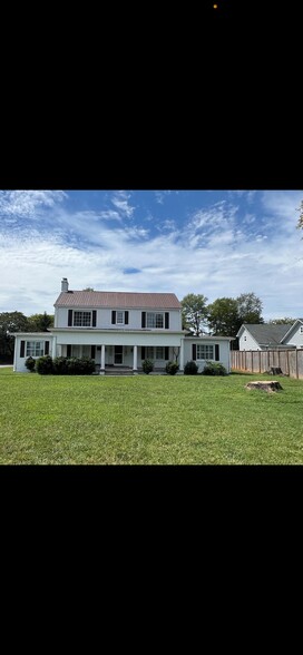 1202 SE Broad St, Murfreesboro, TN à louer - Photo de l’immeuble – Image 1 sur 19