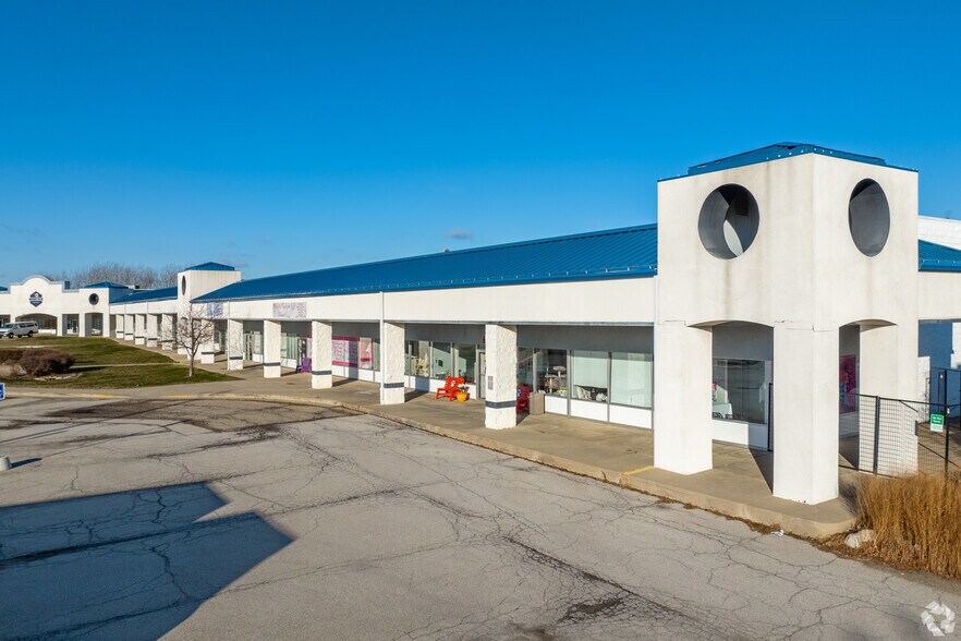 310 Wylie Dr, Normal, IL à louer - Photo de l’immeuble – Image 3 sur 21