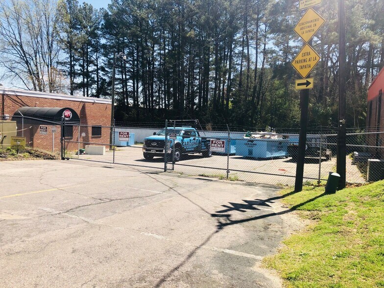 1716 St Albans Dr, Raleigh, NC à louer - Photo de l’immeuble – Image 2 sur 10