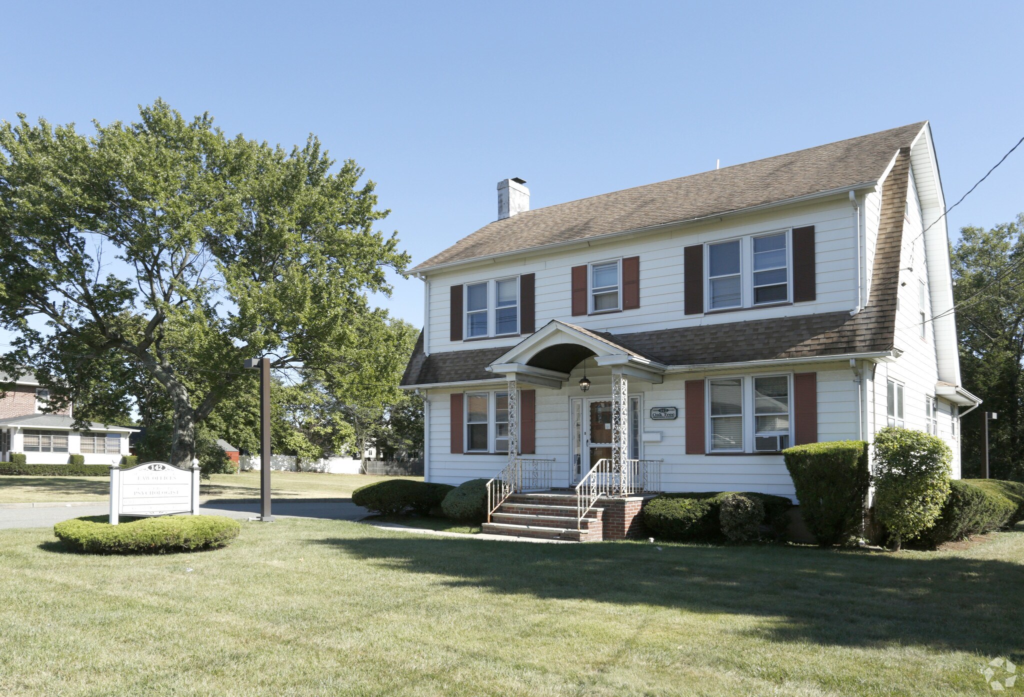 142 Oak Tree Ave, South Plainfield, NJ à louer Photo principale– Image 1 sur 57
