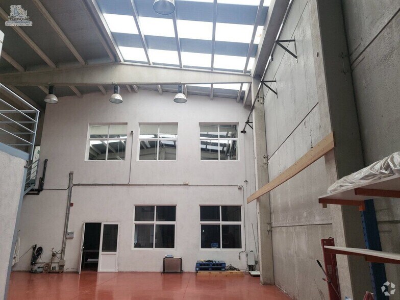 Industriel/Logistique dans Velilla de San Antonio, Madrid à vendre - Photo de l’immeuble – Image 2 sur 7
