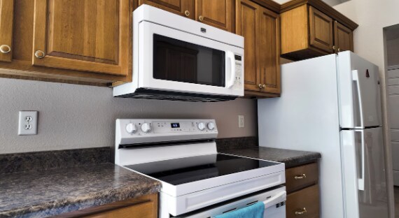 31 Sunset Dr, Camdenton, MO à vendre - Photo intérieure – Image 3 sur 30