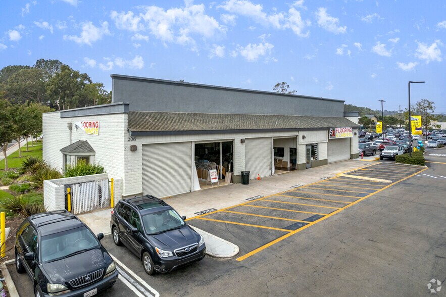 206-208 N El Camino Real St, Encinitas, CA à louer - Photo de l’immeuble – Image 2 sur 4