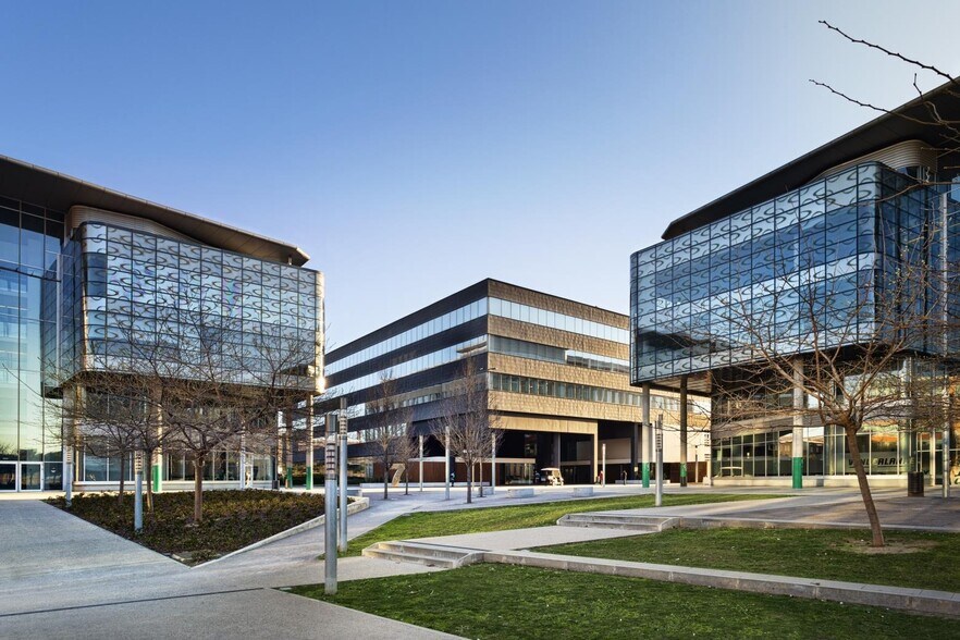 Passatge de la Pau, S/N, Cornellà de Llobregat, Barcelona à louer - Photo de l’immeuble – Image 1 sur 6