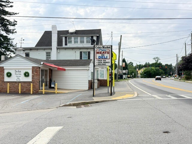 2147 Albany Post Rd, Montrose, NY à vendre - Photo principale – Image 1 sur 5