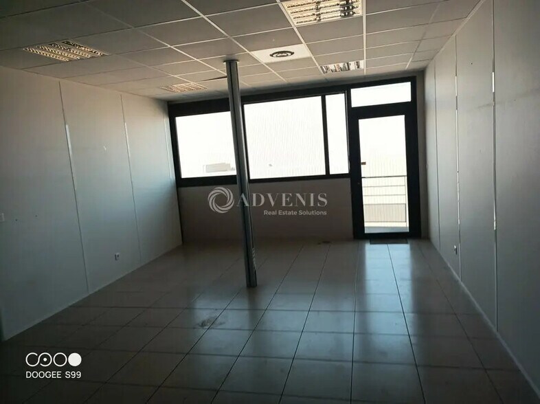 Bureau dans à louer - Photo de l’immeuble – Image 3 sur 6