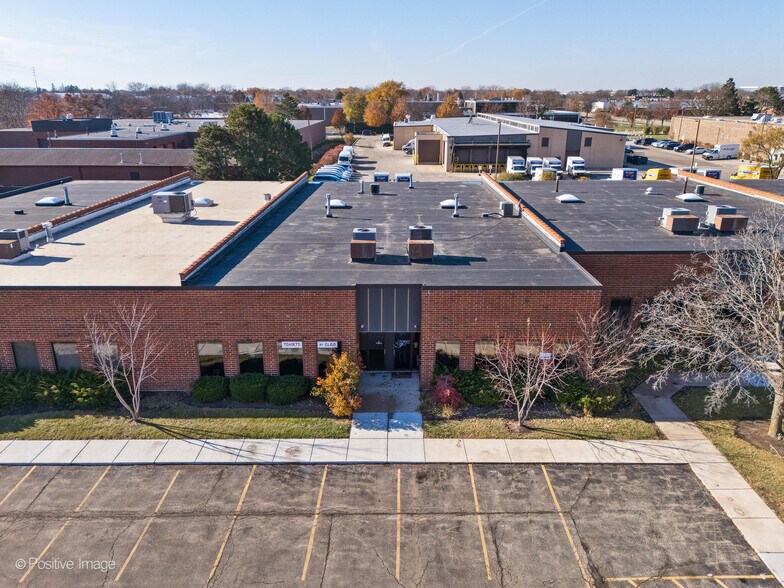 610-642 Anthony Trl, Northbrook, IL à vendre - Photo de l’immeuble – Image 3 sur 29