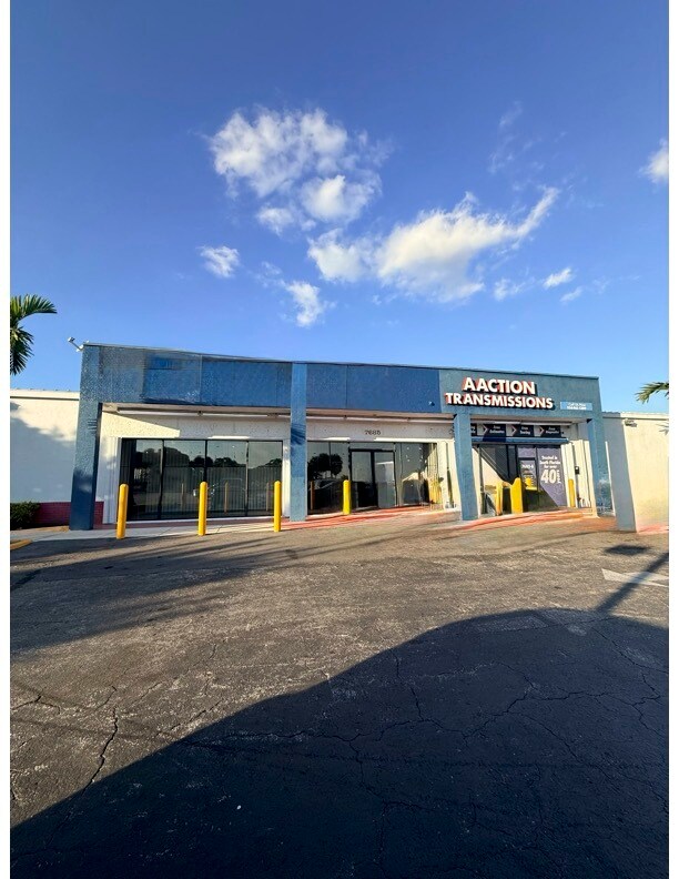 7685 Pines Blvd, Pembroke Pines, FL à louer Photo intérieure– Image 1 sur 8