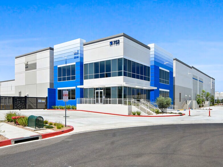 752 N Poplar St, Orange, CA à louer - Photo de l’immeuble – Image 2 sur 11
