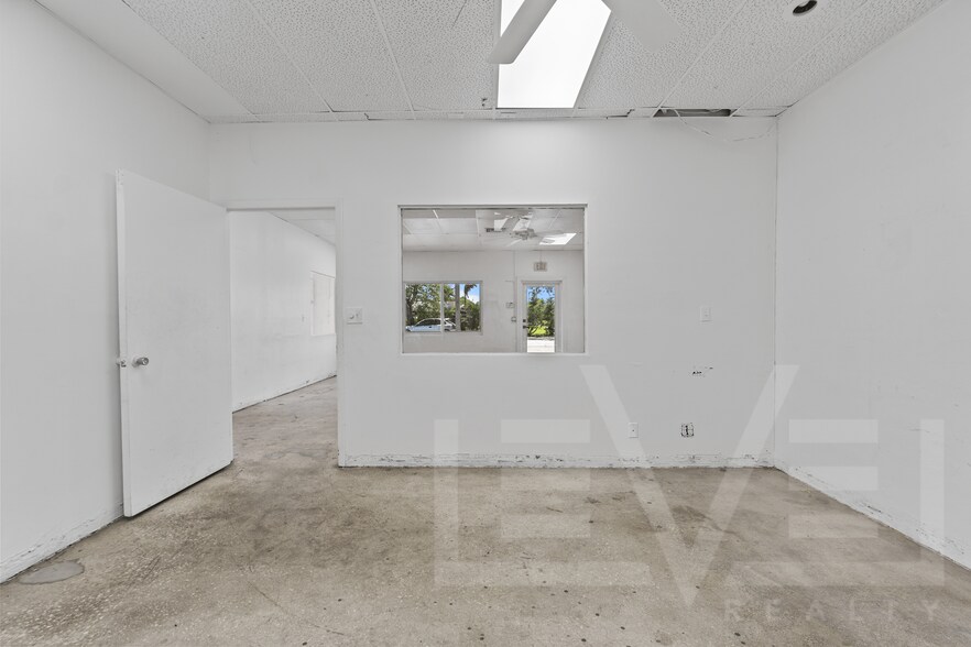 3932 NE 5th Ave, Oakland Park, FL à louer - Photo de l’immeuble – Image 3 sur 16