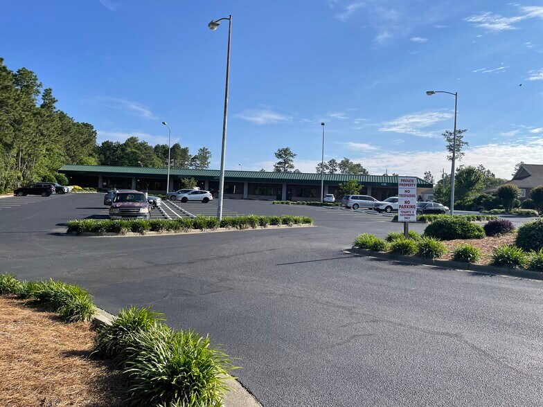 340 Commerce Ave, Southern Pines, NC à louer - Photo de l’immeuble – Image 3 sur 7
