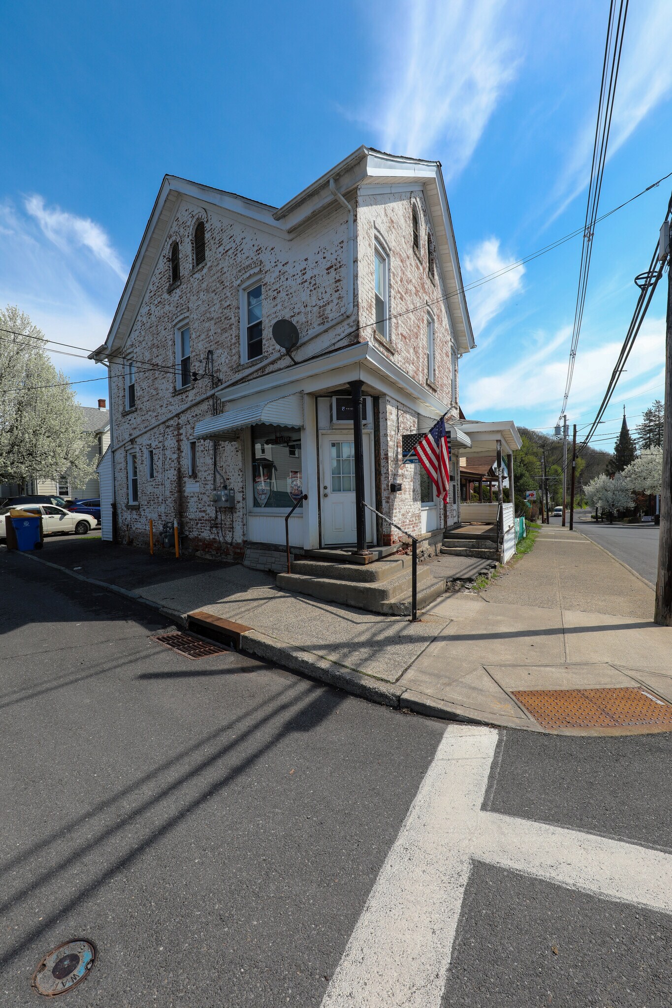 498 Delaware Ave, Kingston, NY à louer Photo de l’immeuble– Image 1 sur 22