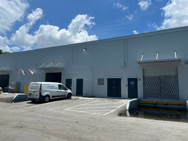 6500 NW 15th Ave, Fort Lauderdale, FL à louer - Photo de l’immeuble – Image 3 sur 5