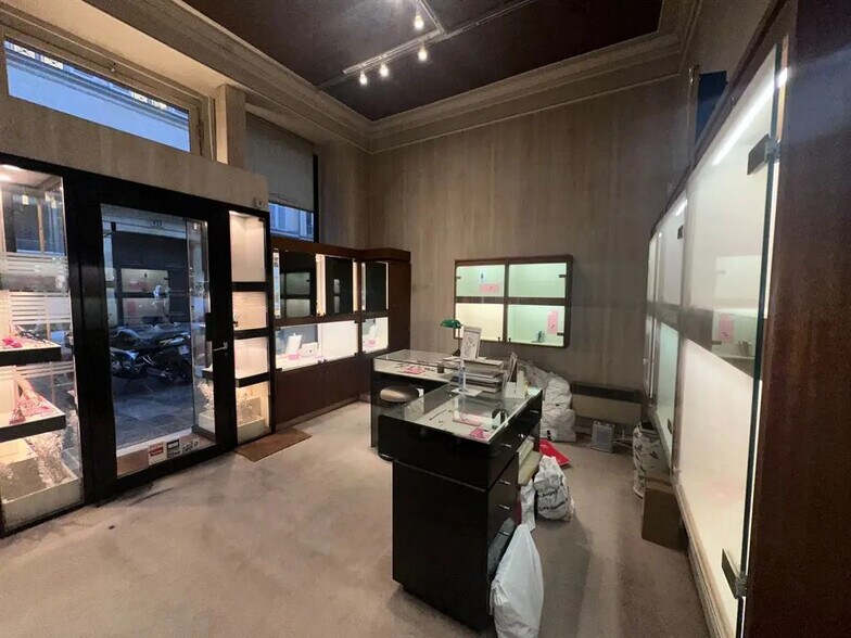 Local commercial dans Paris à louer - Photo de l’immeuble – Image 1 sur 5
