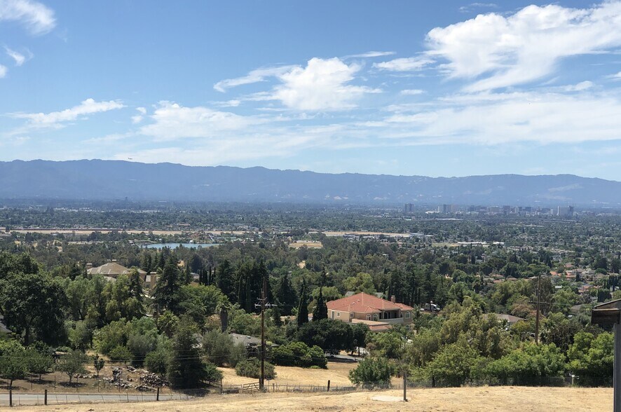 2390 Mount Pleasant Rd, San Jose, CA à vendre - Photo de l’immeuble – Image 1 sur 4