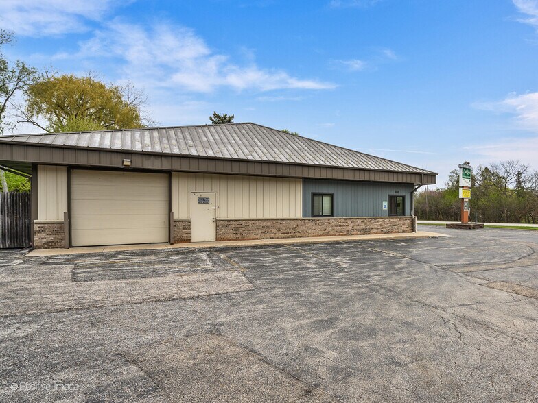 1550 Green Bay Rd, North Chicago, IL à vendre - Photo de l’immeuble – Image 2 sur 31