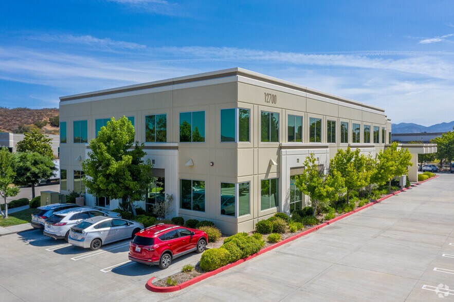 12700 Stowe Dr, Poway, CA à louer - Photo de l’immeuble – Image 2 sur 4