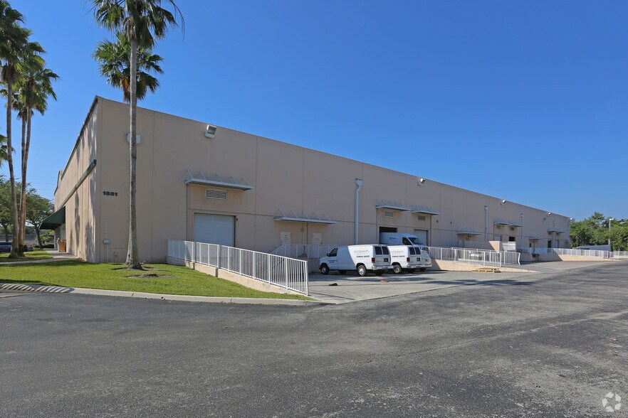 1881-1887 W State Road 84, Fort Lauderdale, FL à louer - Photo de l’immeuble – Image 2 sur 10