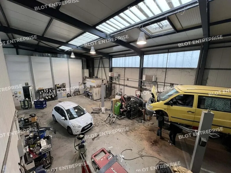 Local d’activités dans Le Rheu à louer - Photo intérieure – Image 2 sur 5