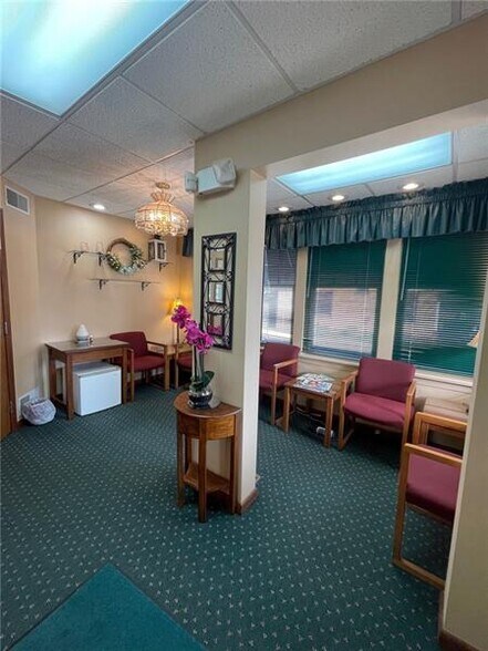 400 N Chestnut St, Derry, PA à vendre - Photo intérieure – Image 3 sur 16