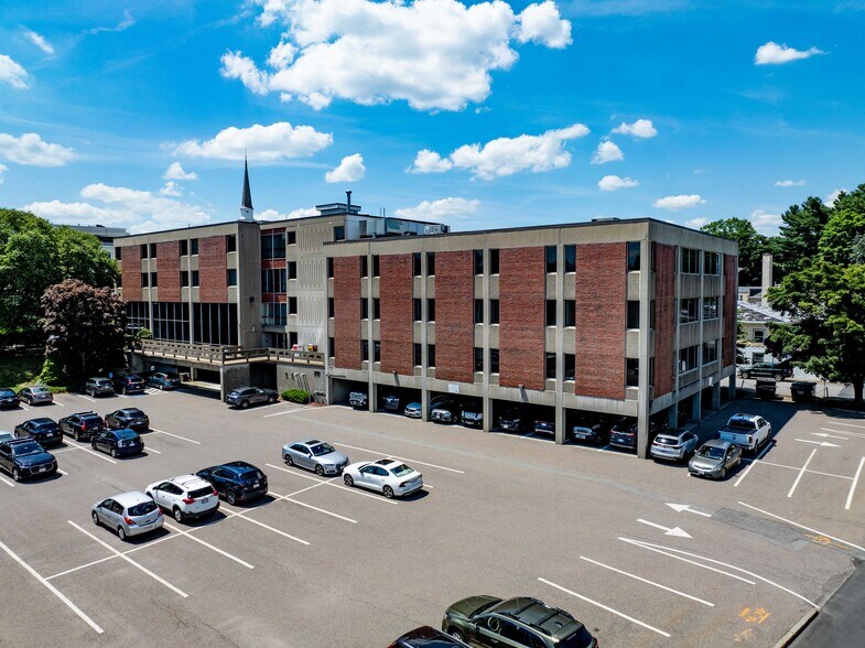 40 Grove St, Wellesley, MA à louer - Photo de l’immeuble – Image 2 sur 2