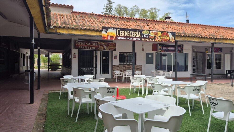 Local commercial dans Nuevo Baztán, Madrid à vendre - Photo de l’immeuble – Image 2 sur 2