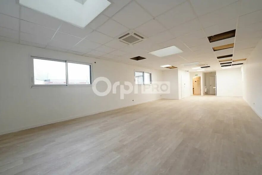 Bureau dans Chaponnay à vendre - Photo de l’immeuble – Image 2 sur 12