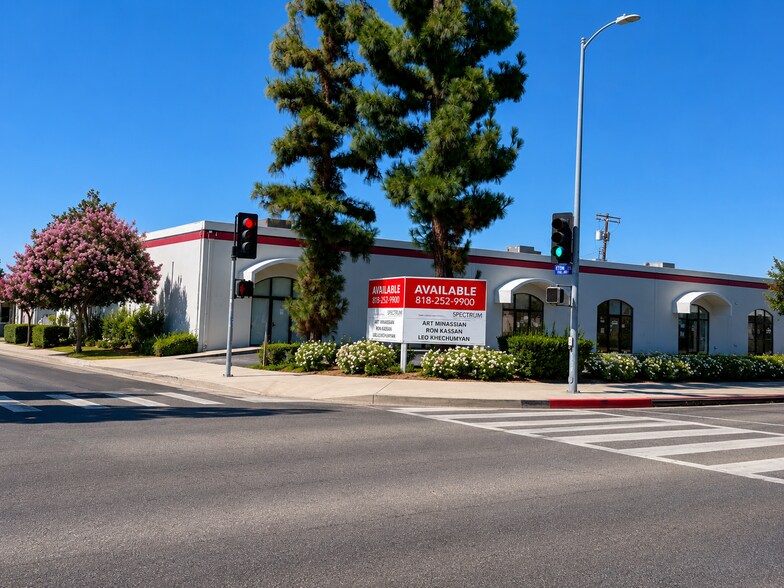9035 Eton Ave, Canoga Park, CA à louer - Photo de l’immeuble – Image 3 sur 20