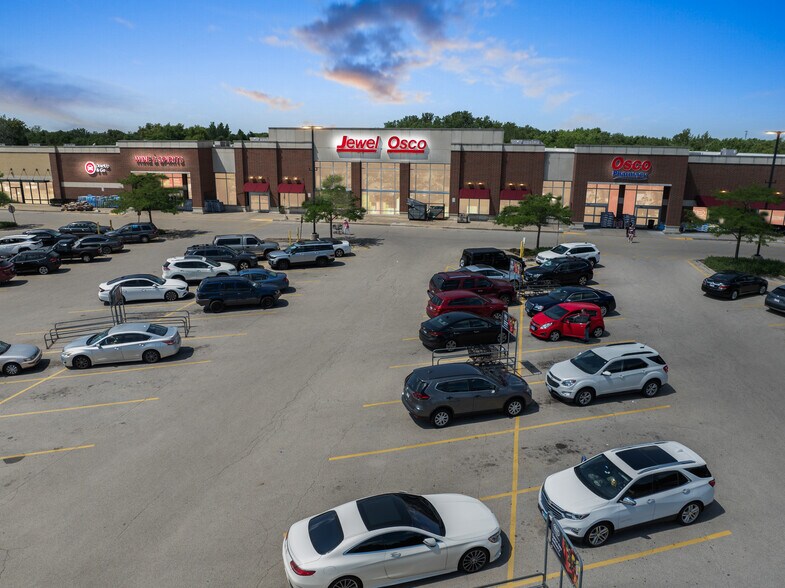 145 S Eastwood Dr, Woodstock, IL à vendre - Photo de l’immeuble – Image 3 sur 6