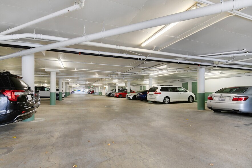 Marbella Commerce Center portefeuille de 2 biens à vendre sur LoopNet.fr - Photo de l’immeuble – Image 3 sur 13