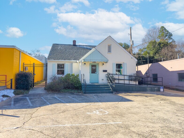 3748 Monroe Rd, Charlotte, NC à louer - Photo de l’immeuble – Image 1 sur 15
