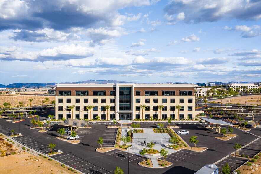 8400 W Sunset Rd, Las Vegas, NV à louer - Photo de l’immeuble – Image 2 sur 5