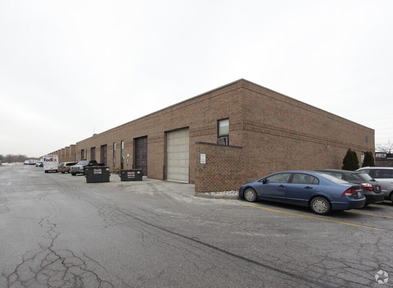 15 Connie Cres, Concord, ON à louer - Photo de l’immeuble – Image 2 sur 2