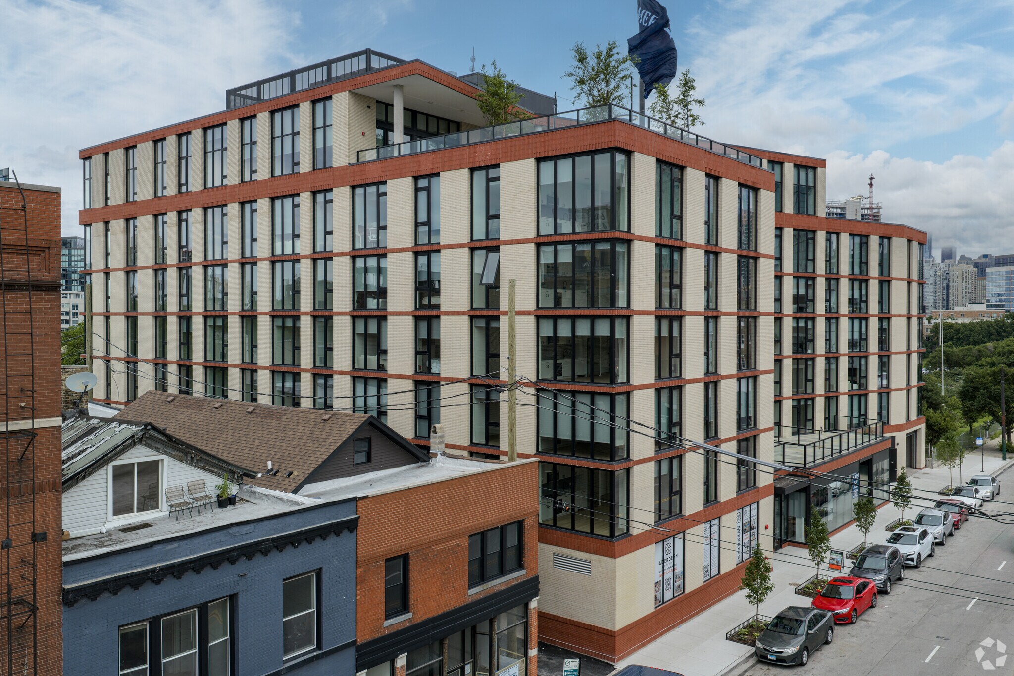 1100 W Grand Ave, Chicago, IL à louer Photo principale– Image 1 sur 8
